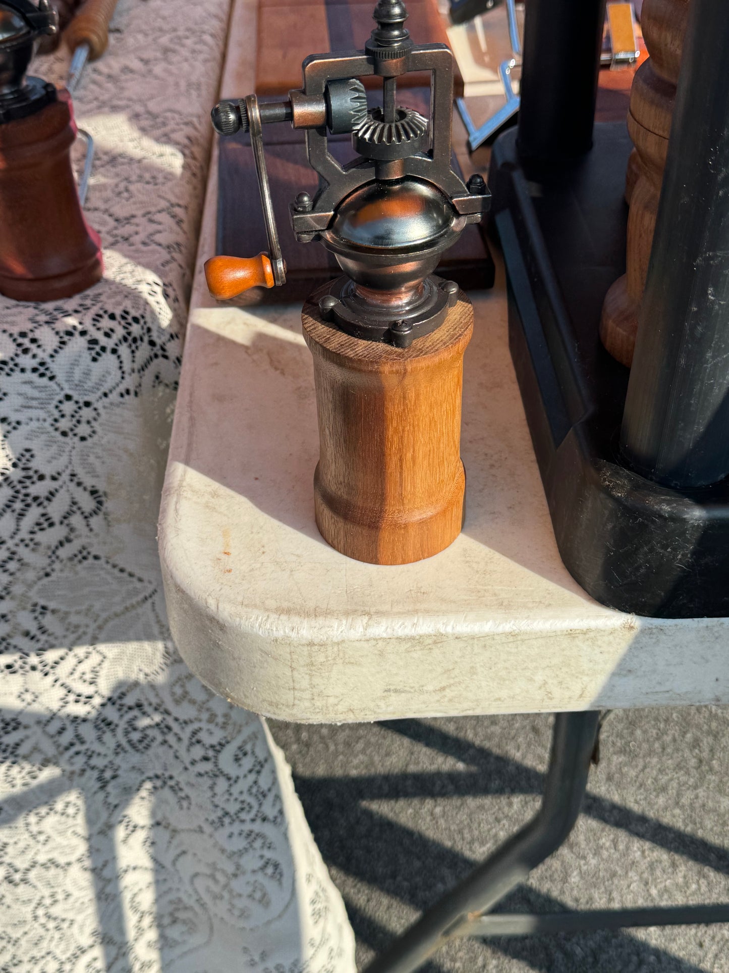Pepper Grinder antique Style (Walnut)